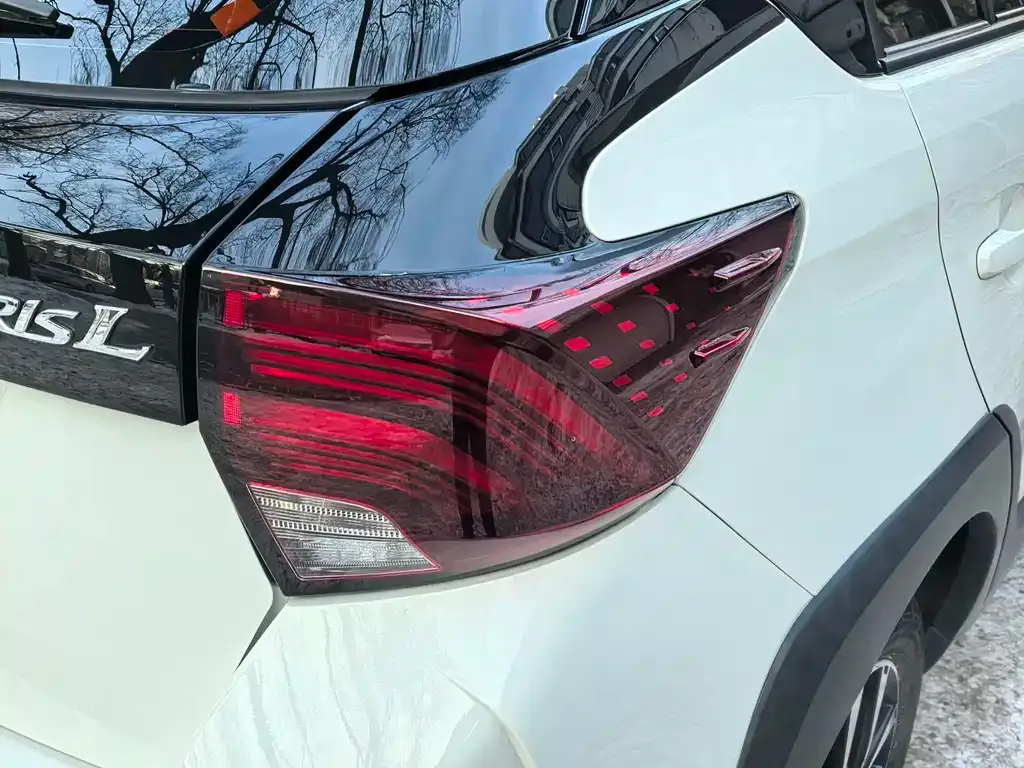 Toyota Yaris L — фото 6