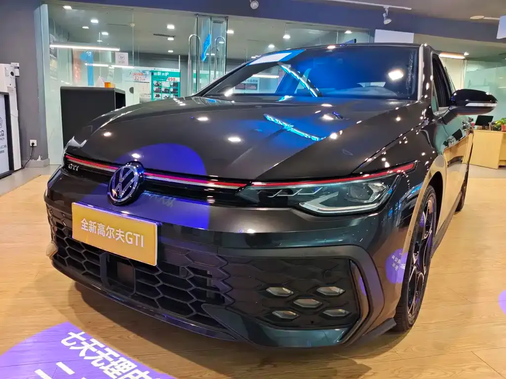 Volkswagen Golf GTI — фото 1