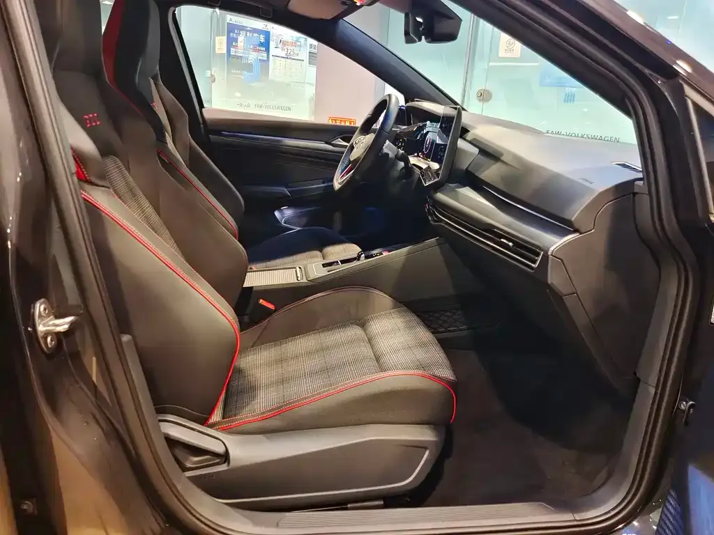 Volkswagen Golf GTI — фото 9