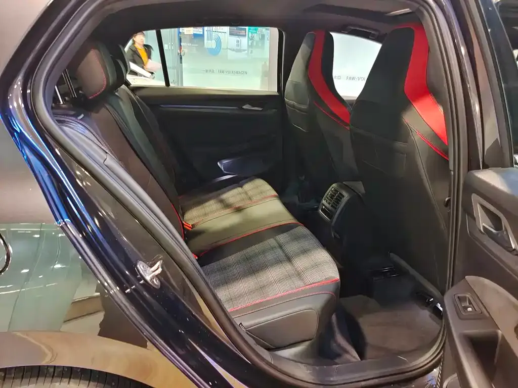 Volkswagen Golf GTI — фото 7