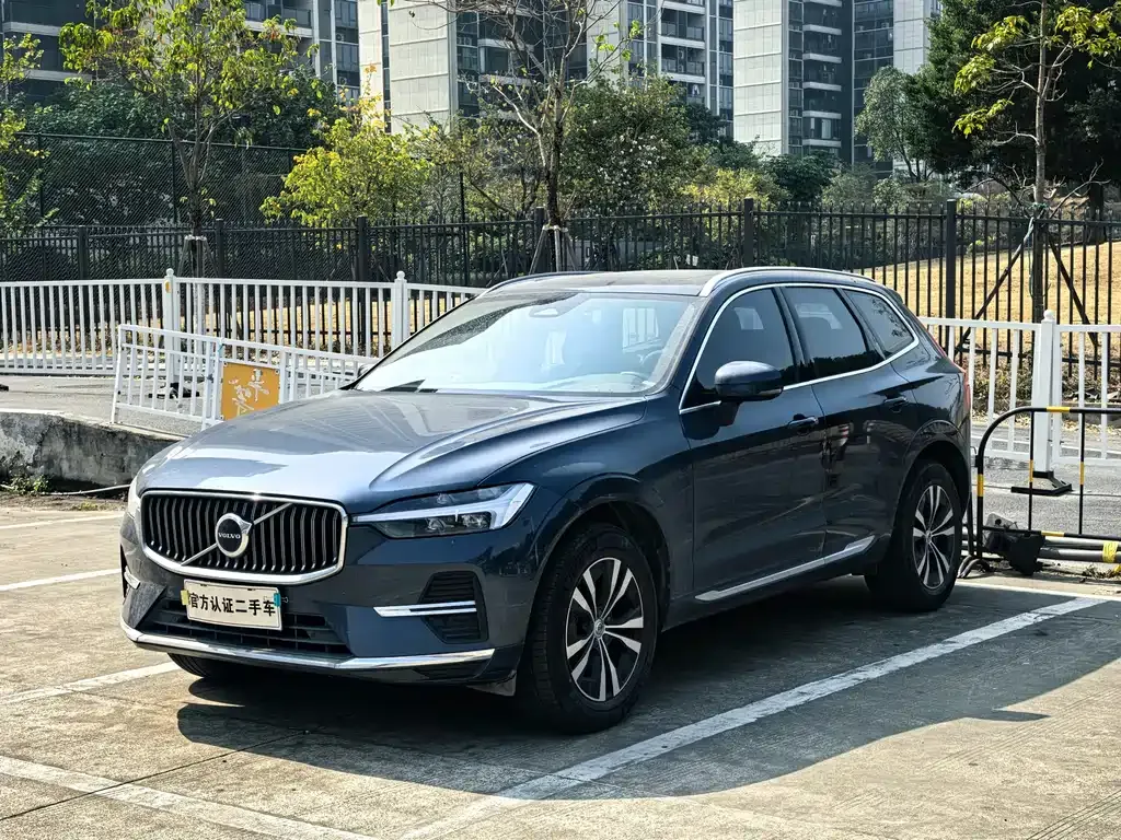 Volvo XC60 — фото 1