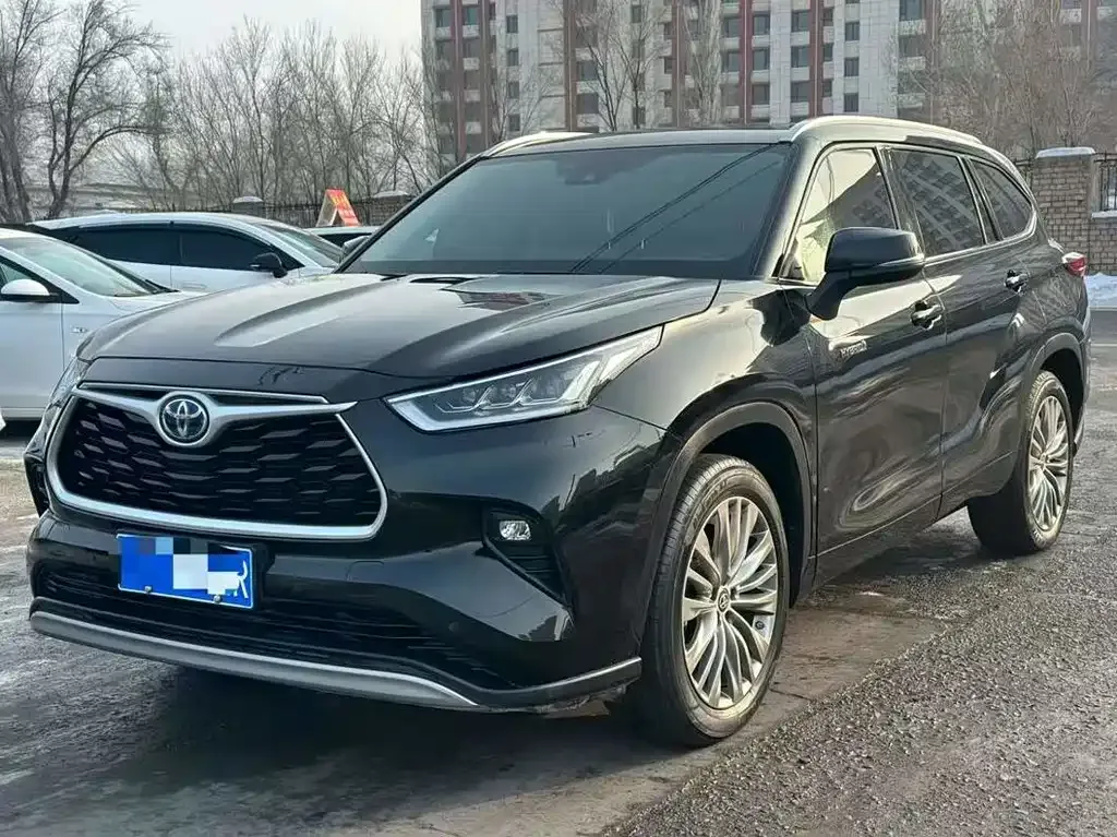 Toyota Highlander — фото 1