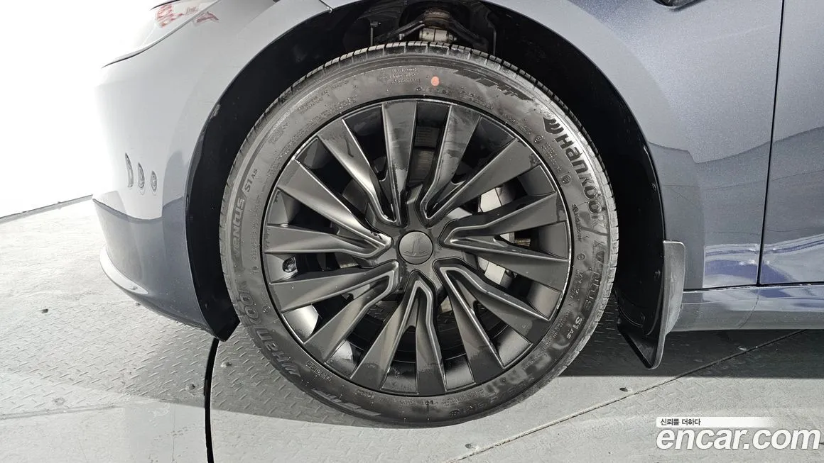 Tesla Model 3 — фото 10