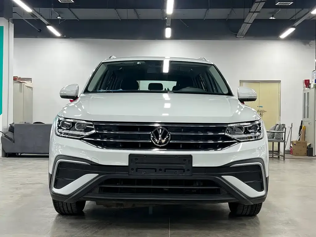 Volkswagen Tiguan L — фото 8