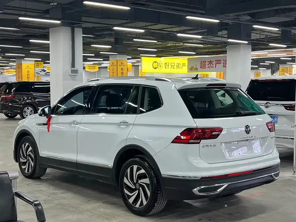 Volkswagen Tiguan L — фото 5