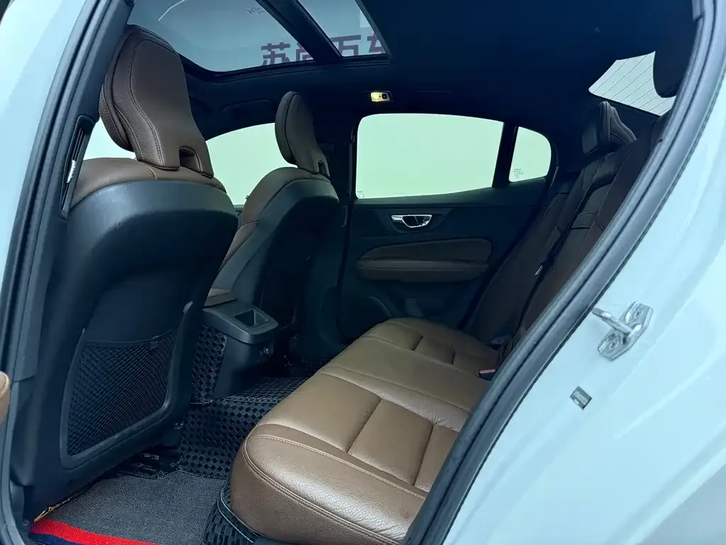 Volvo S60 — фото 10