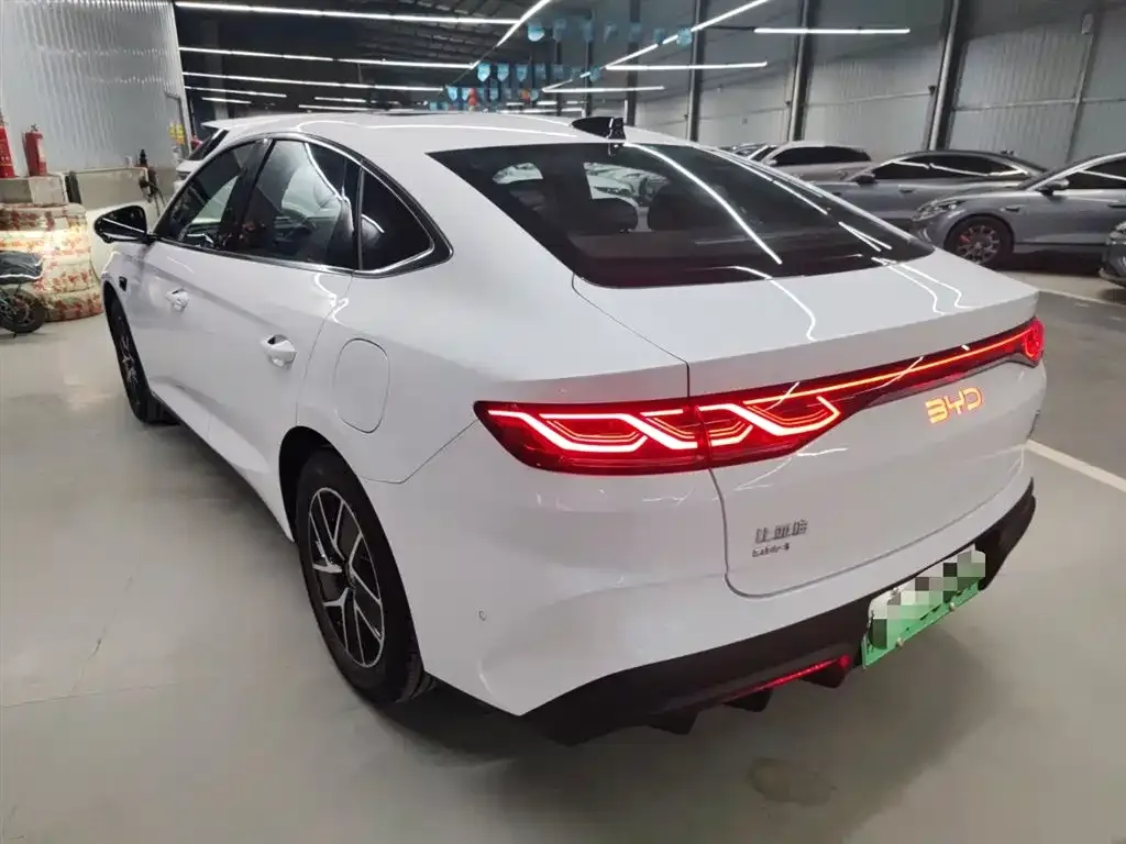 BYD Qin L — фото 7