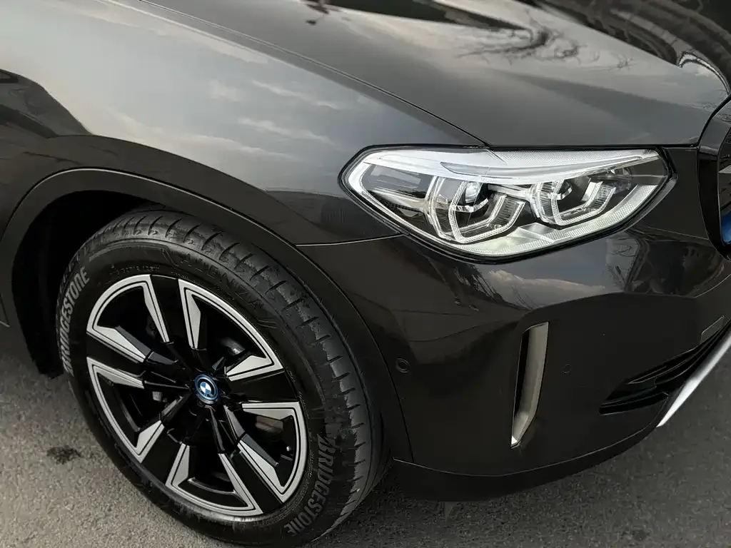 BMW iX3 — фото 3