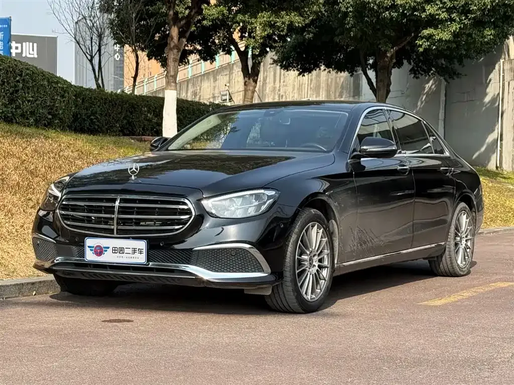 Mercedes-Benz E-Class — фото 1
