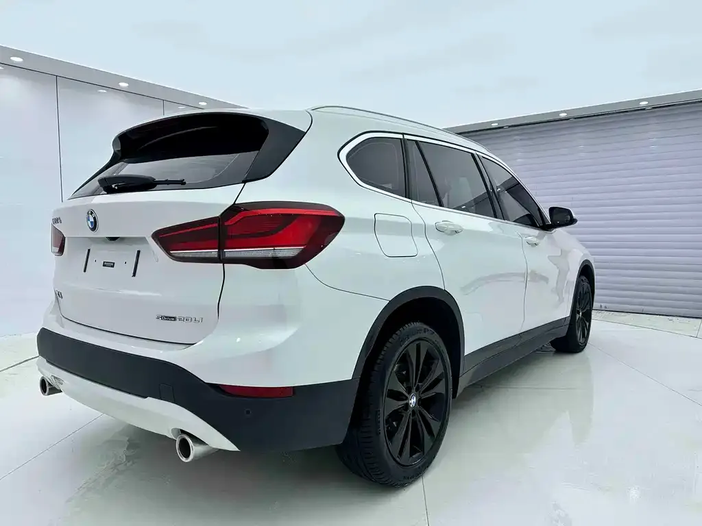 BMW X1 — фото 10