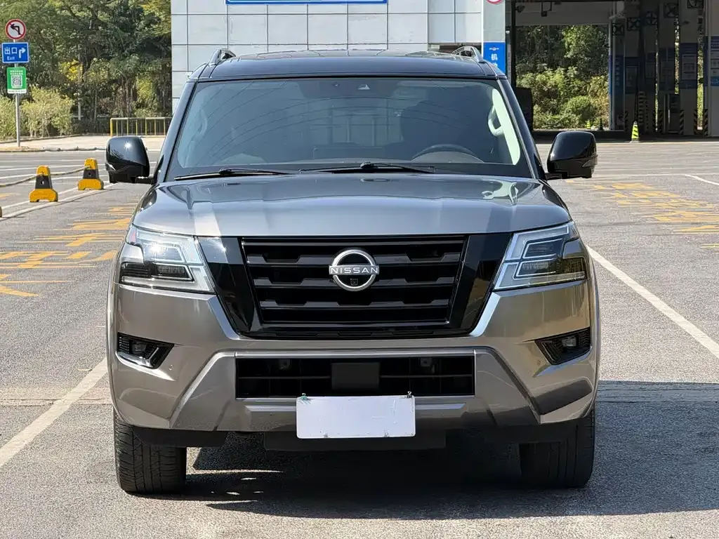 Nissan Patrol — фото 1