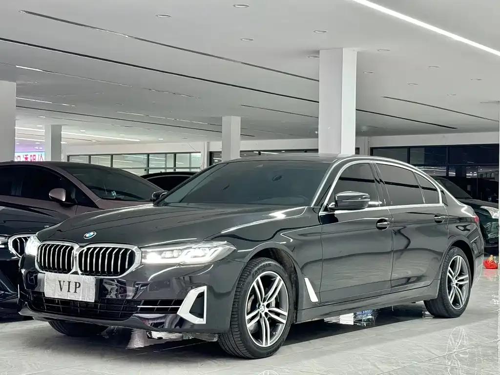 BMW 5 Series — фото 1