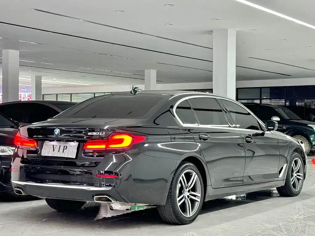 BMW 5 Series — фото 3