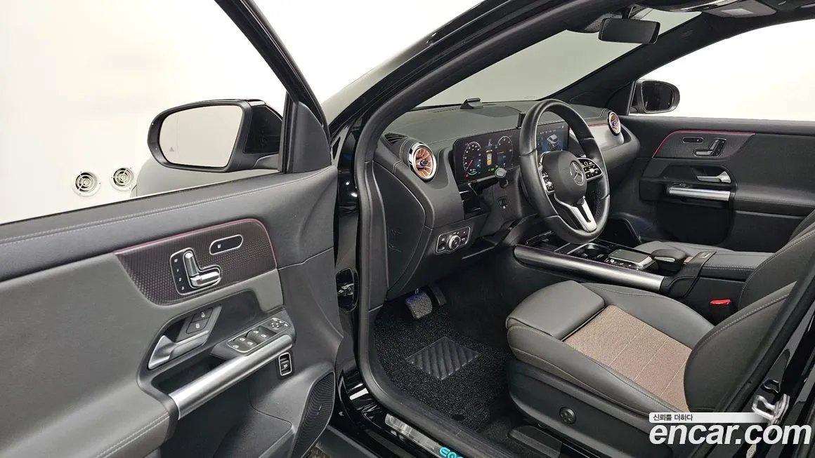 Mercedes-Benz EQA — фото 10