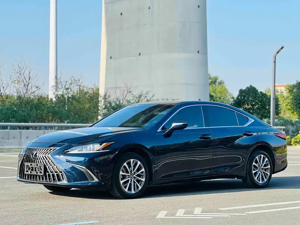 Lexus ES — фото 1