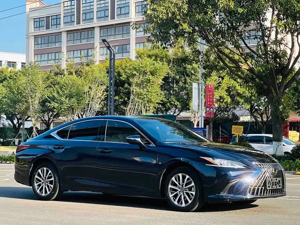 Lexus ES — фото 9