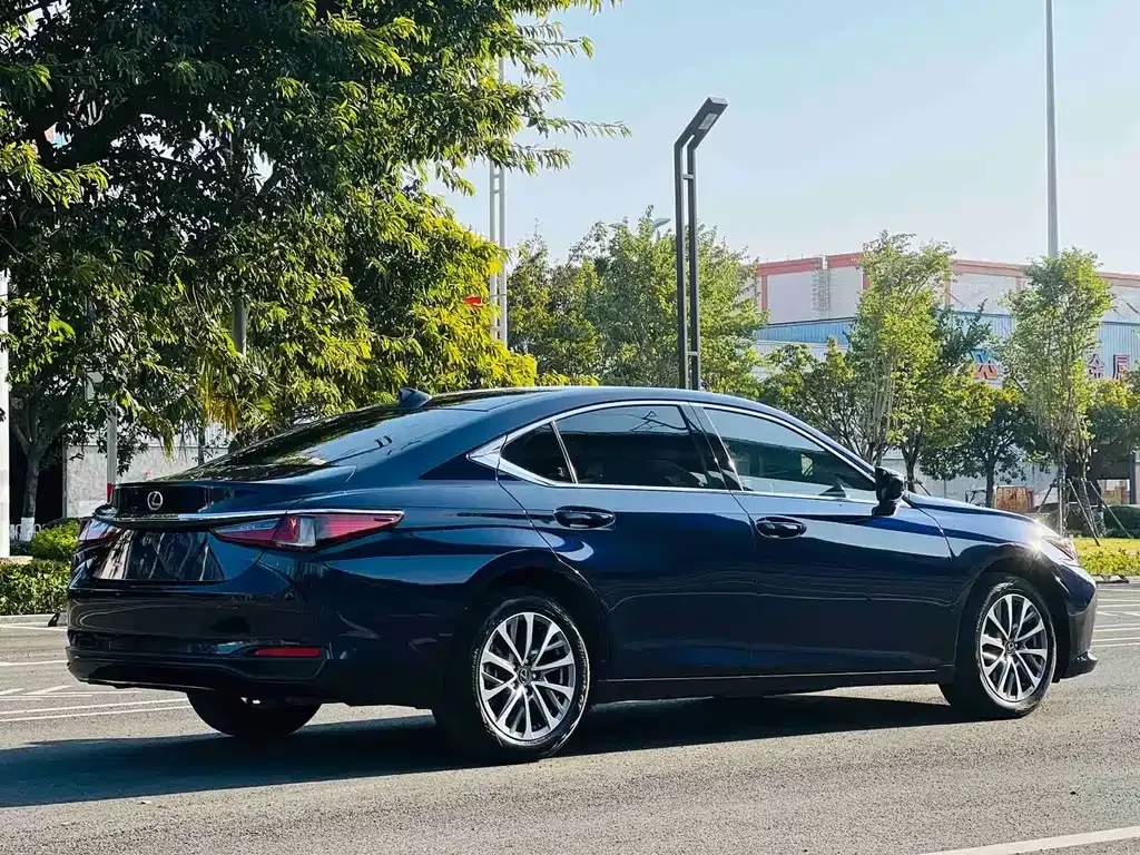 Lexus ES — фото 10