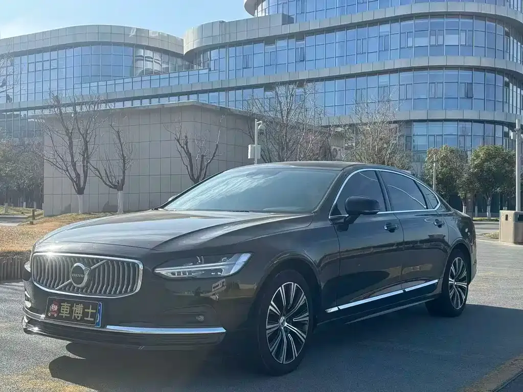 Volvo S90 — фото 1