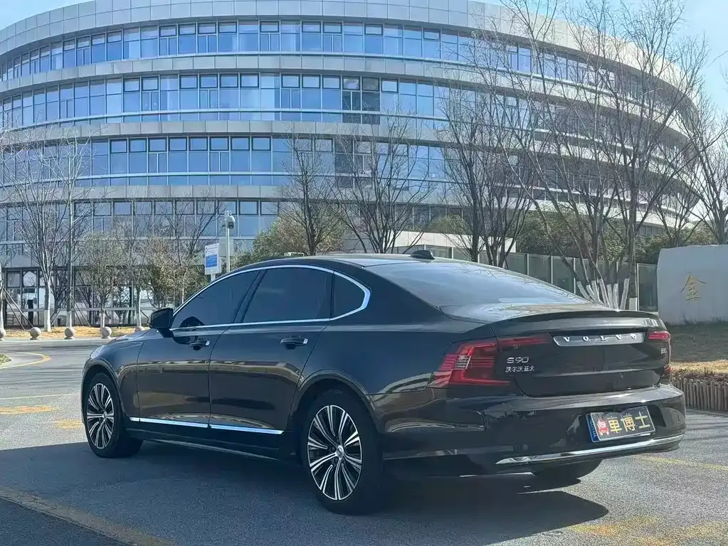 Volvo S90 — фото 4