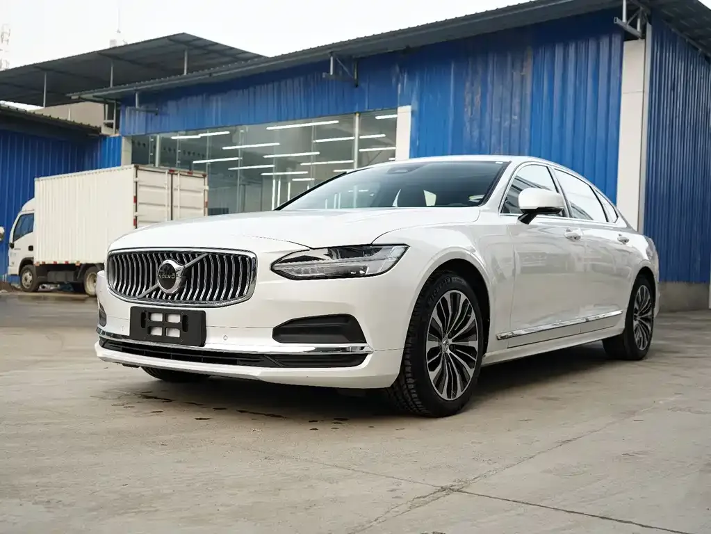 Volvo S90 — фото 1