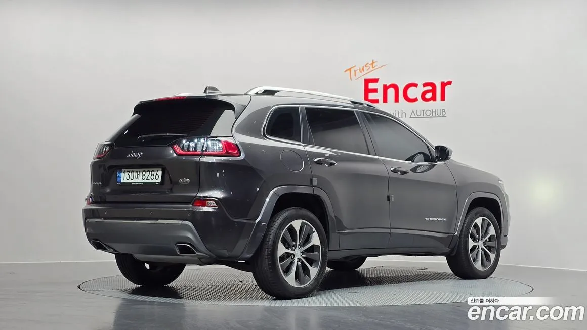Jeep Cherokee — фото 2