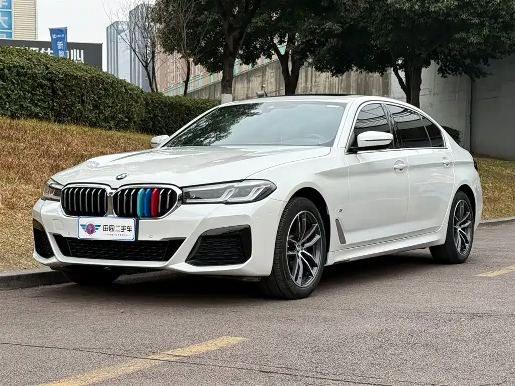 BMW 5 Series — фото 1