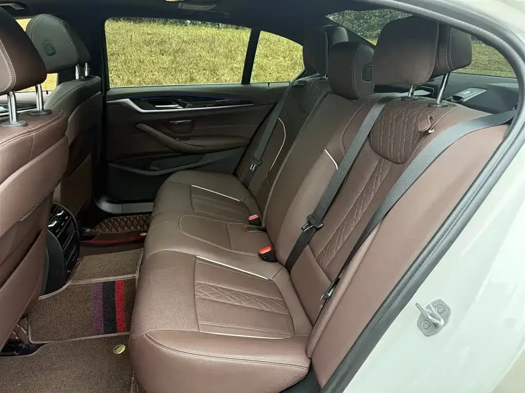 BMW 5 Series — фото 10