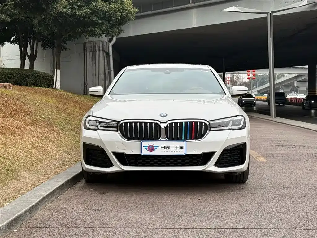BMW 5 Series — фото 9