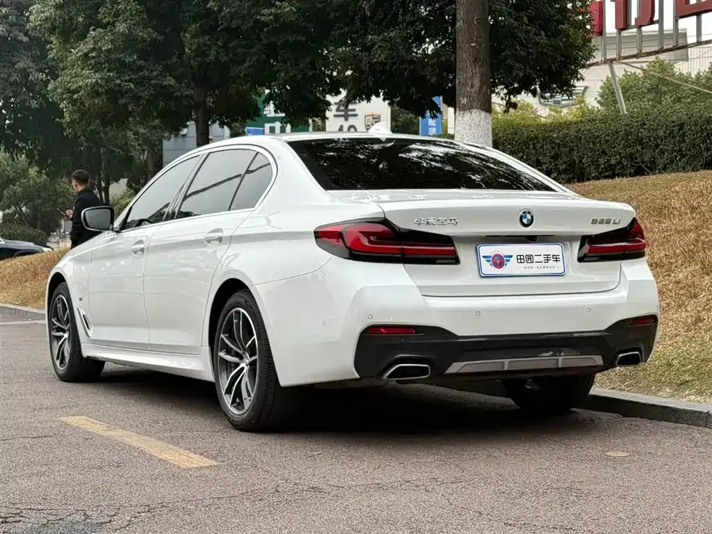 BMW 5 Series — фото 7