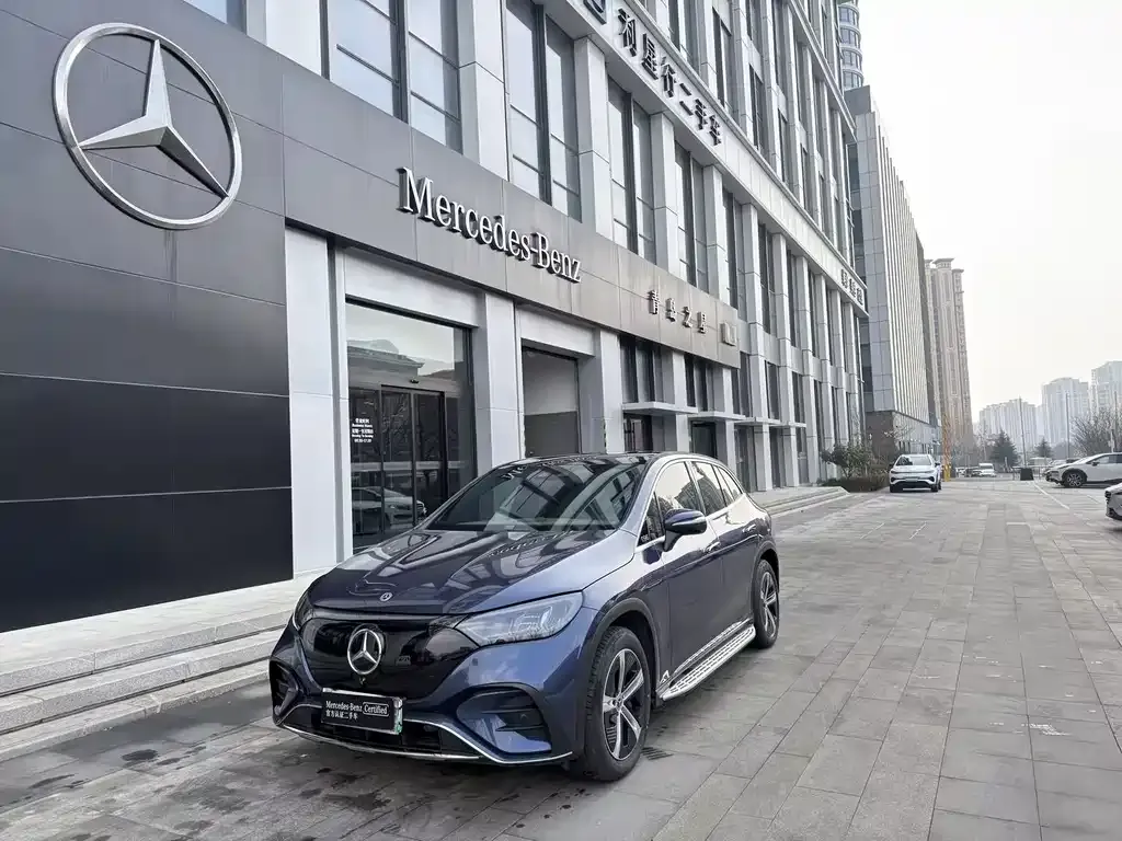 Mercedes-Benz EQE SUV — фото 1