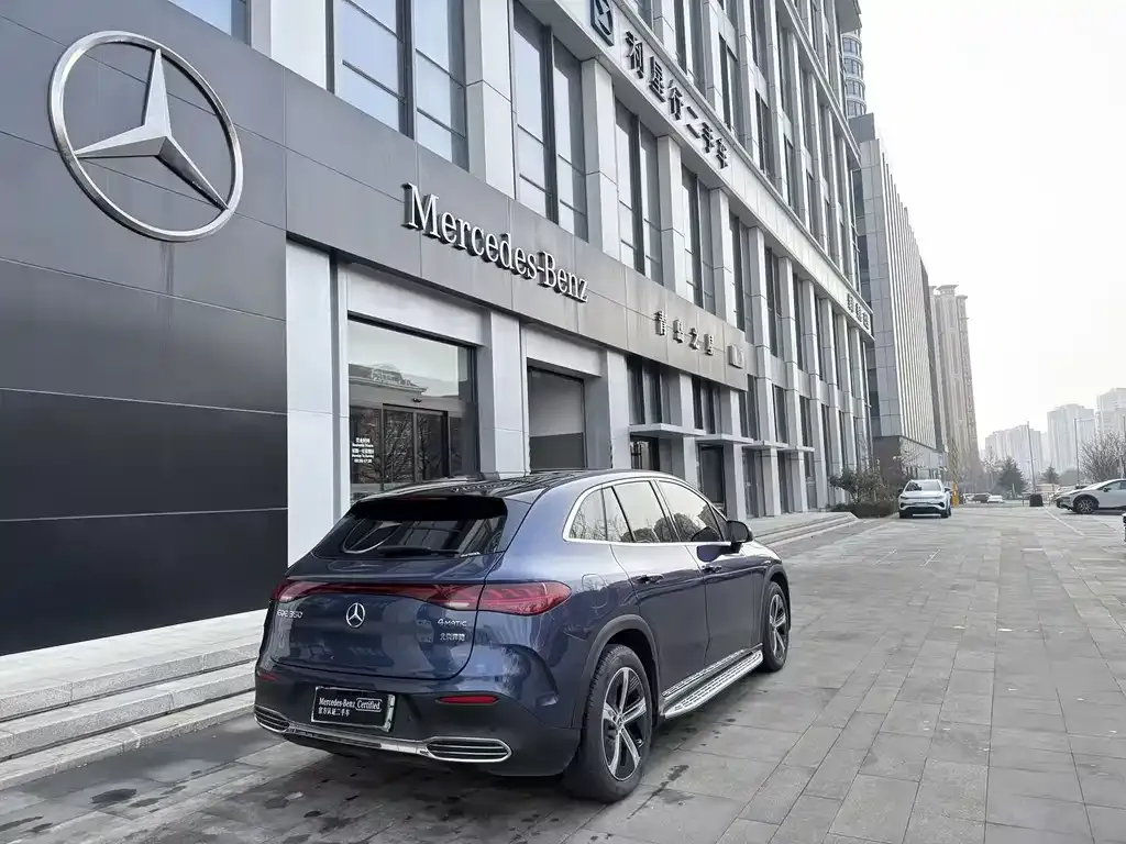 Mercedes-Benz EQE SUV — фото 10