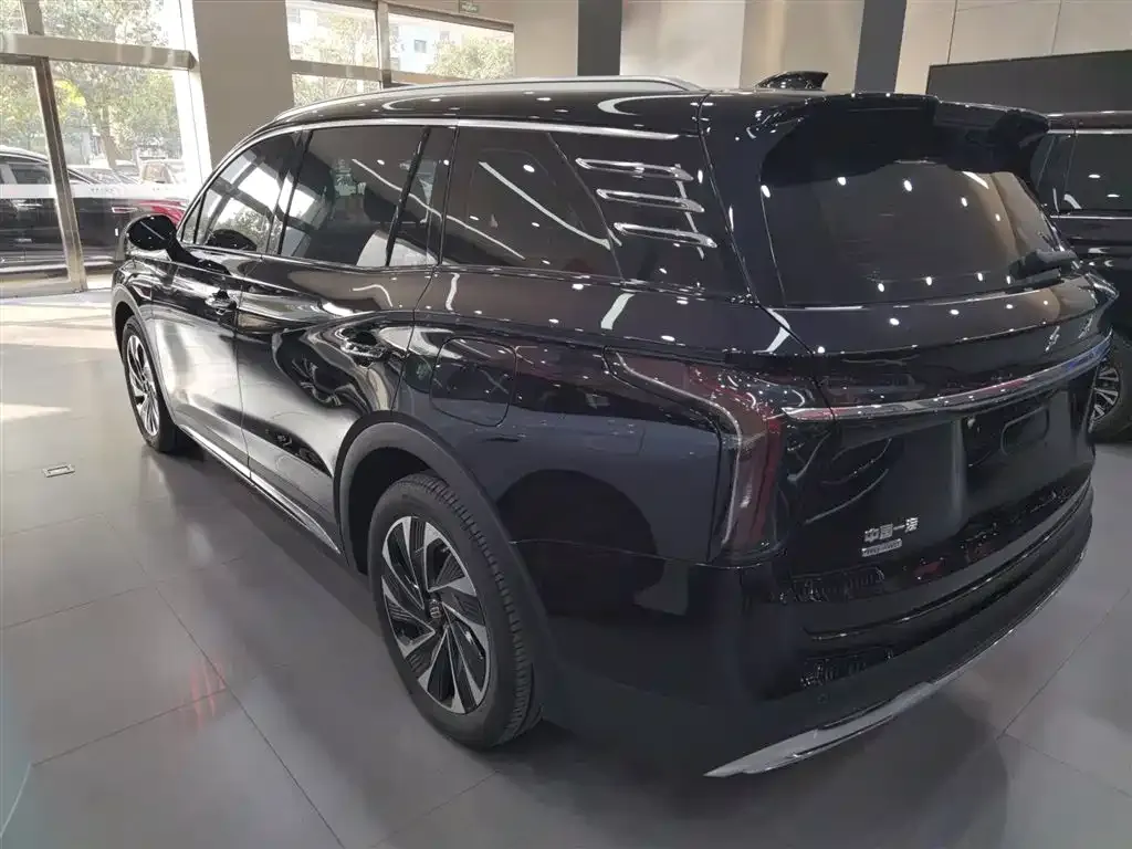 Hongqi HS7 PHEV — фото 3