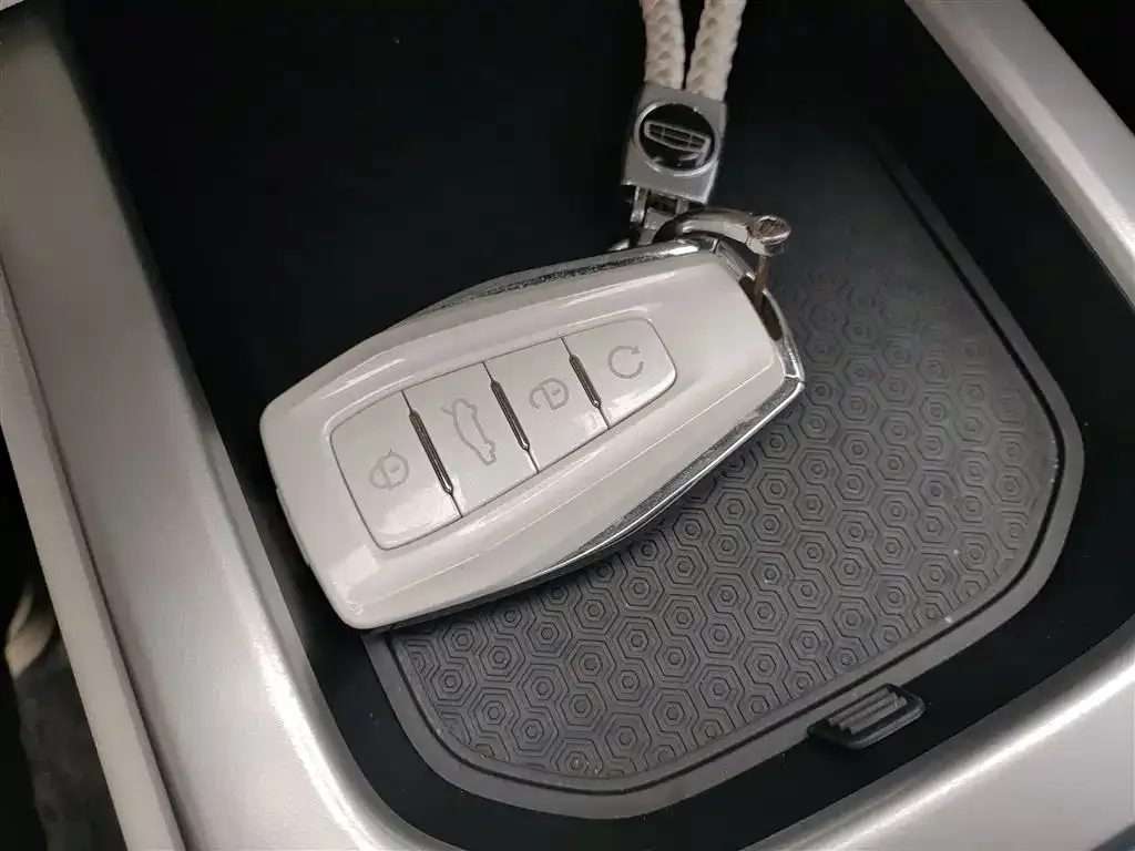 Geely Icon — фото 10