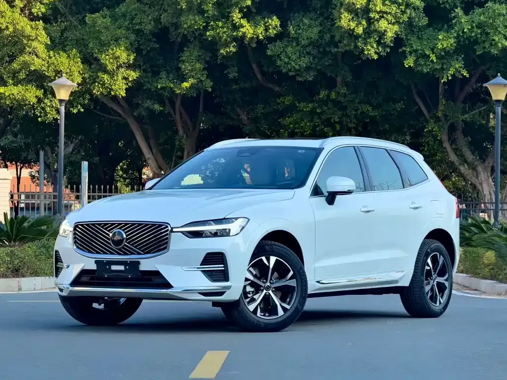 Volvo XC60 — фото 1
