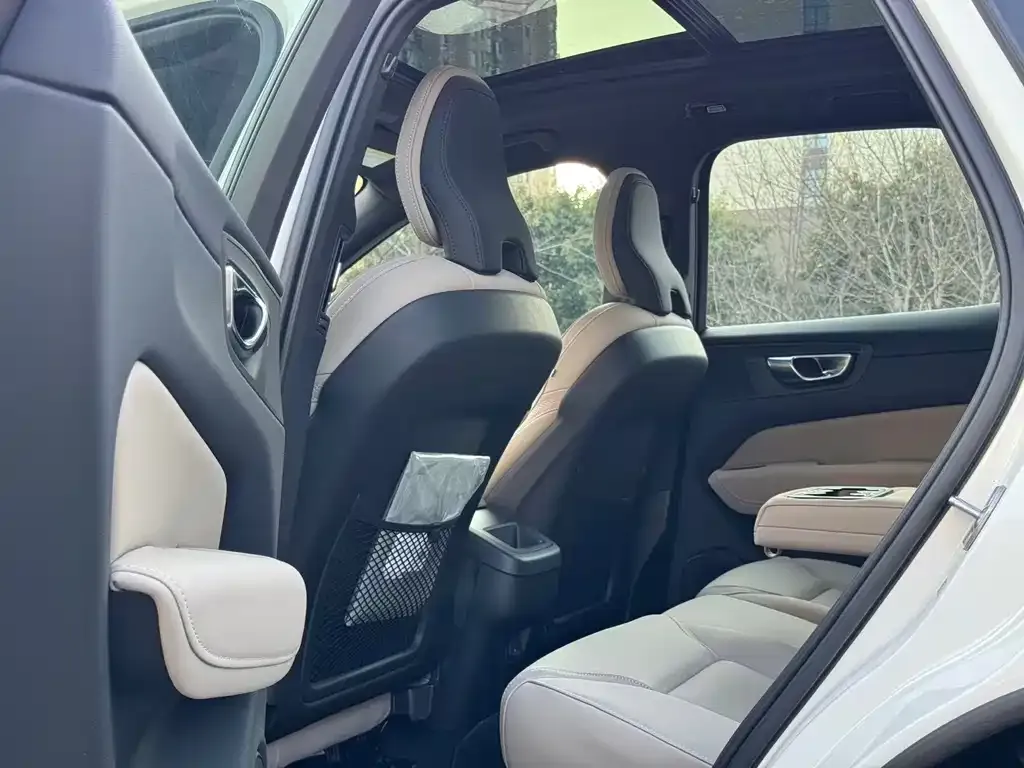 Volvo XC60 — фото 2