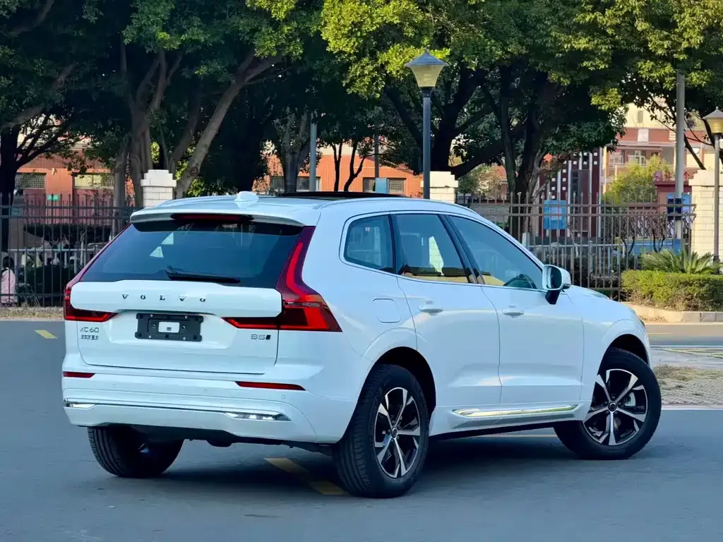 Volvo XC60 — фото 6