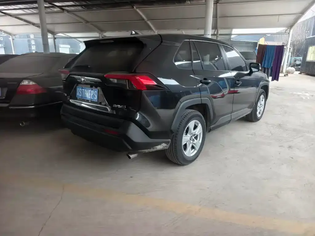 Toyota RAV4 — фото 4