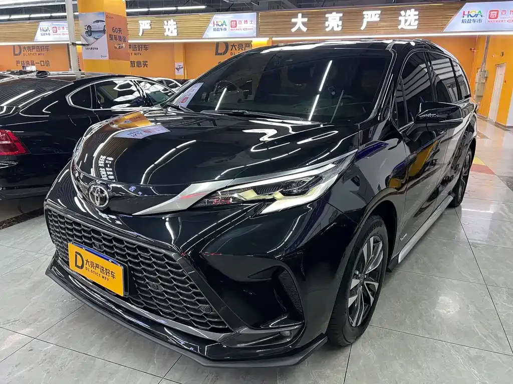Toyota Granvia — фото 1