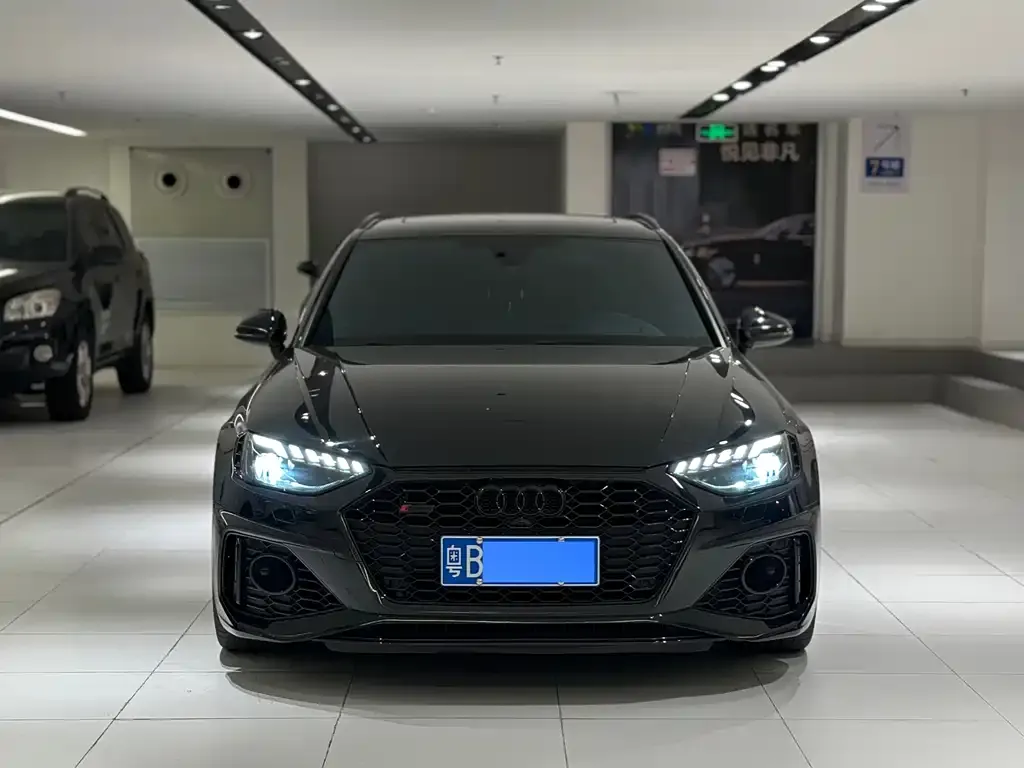 Audi RS 4 — фото 4