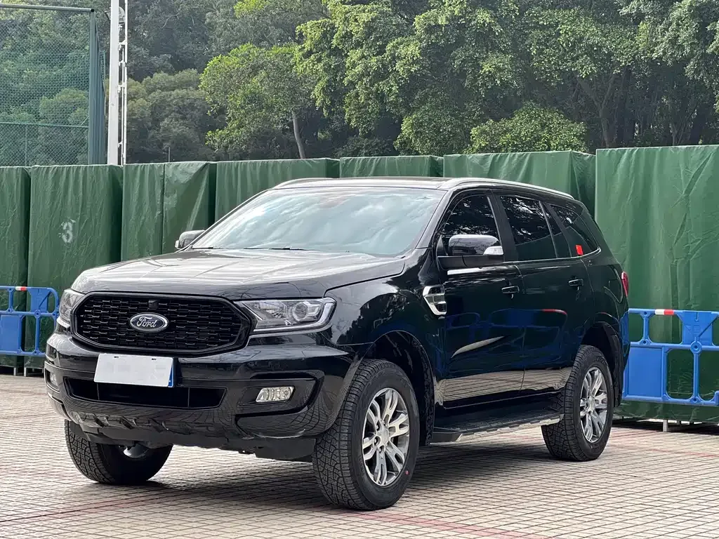 Ford Everest — фото 1