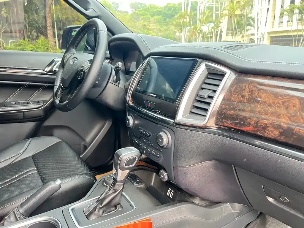 Ford Everest — фото 9