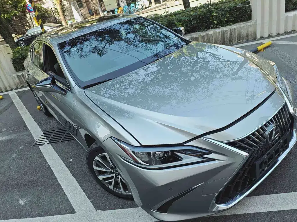 Lexus ES — фото 8