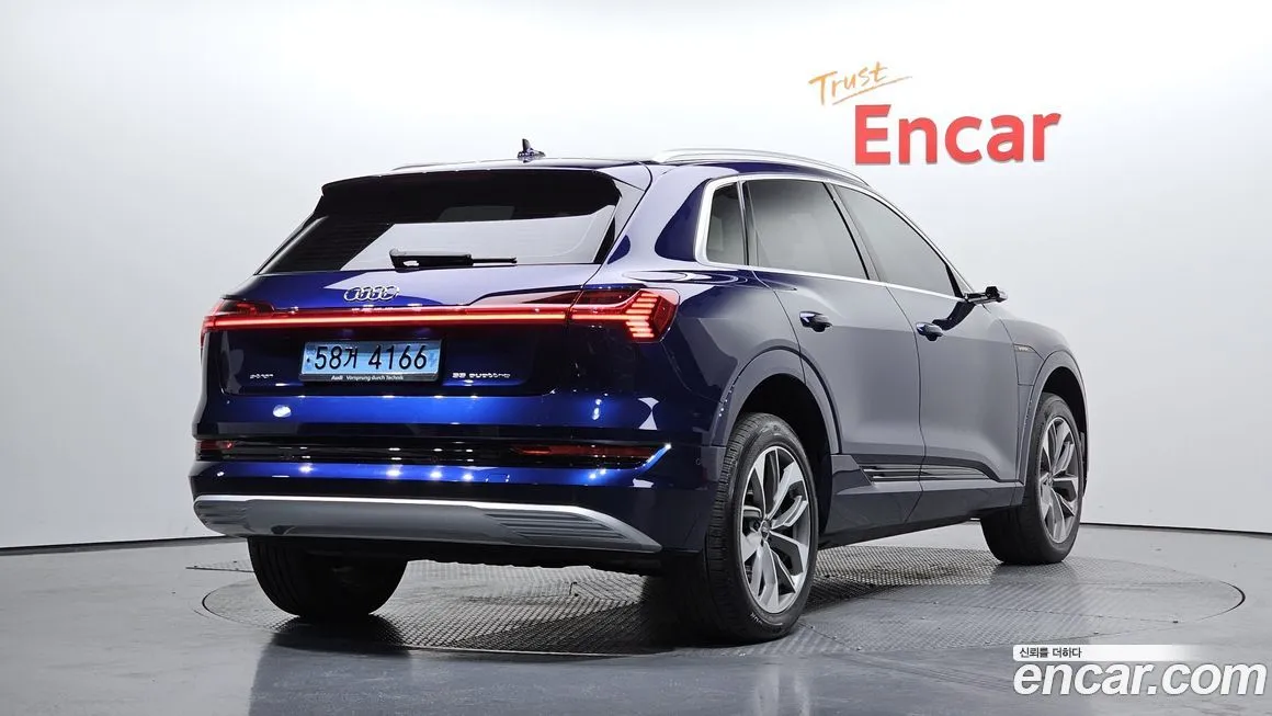 Audi e-tron — фото 3