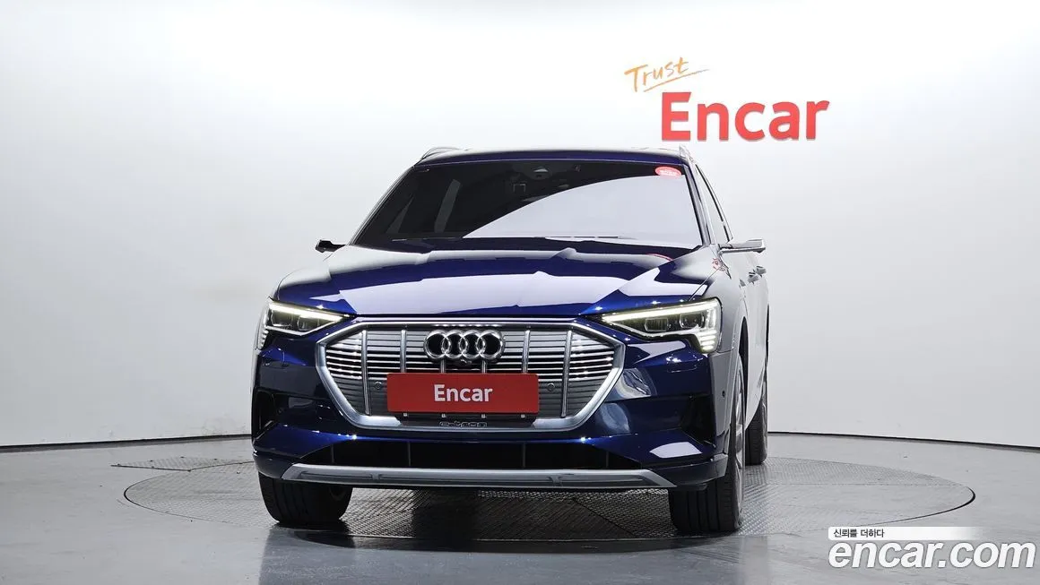 Audi e-tron — фото 4