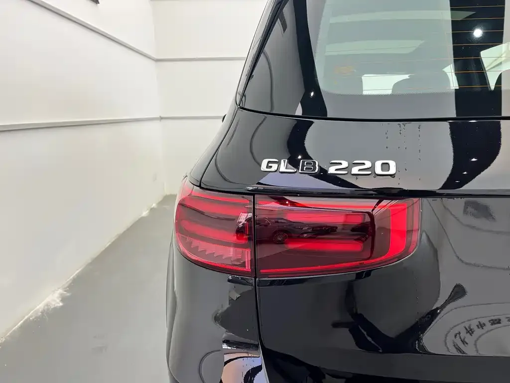 Mercedes-Benz GLB — фото 10