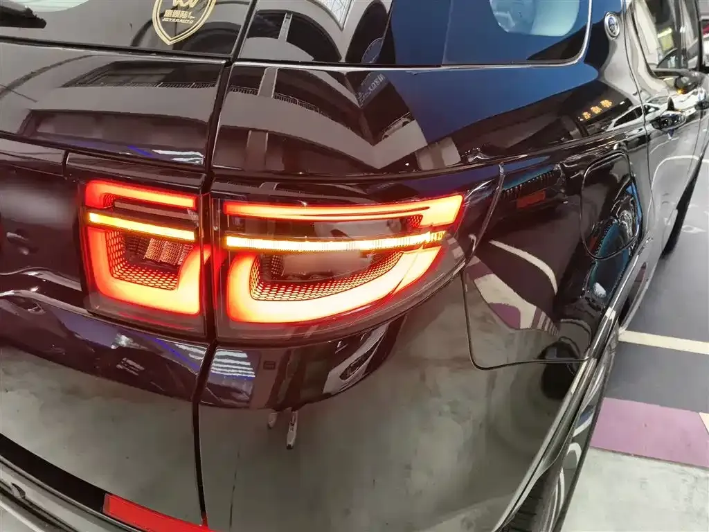 Land Rover Discovery Sport Hybrid — фото 6