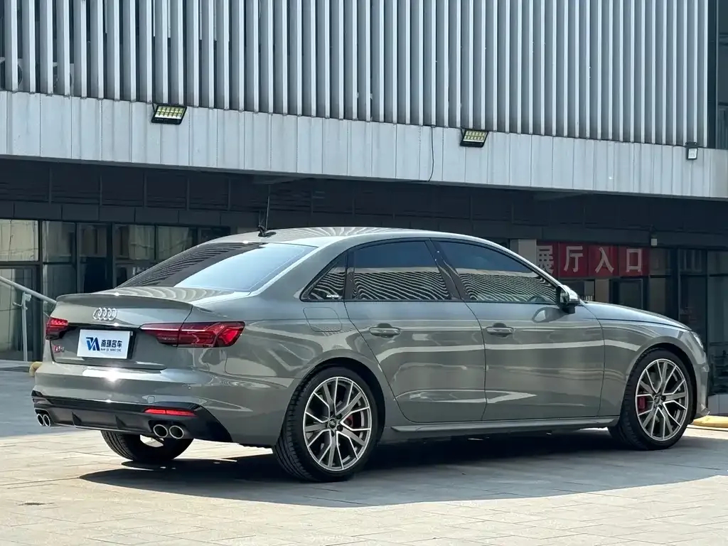 Audi S4 — фото 3