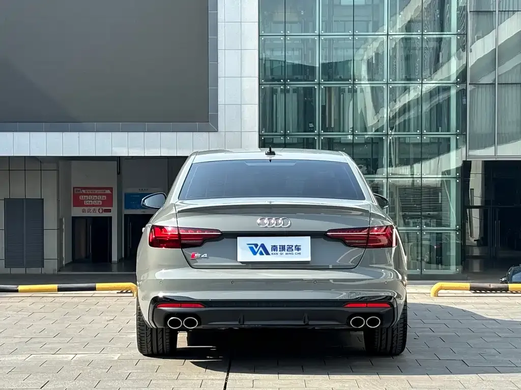 Audi S4 — фото 6