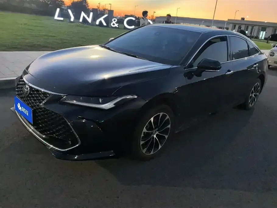 Toyota Avalon — фото 1