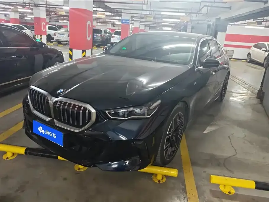 BMW 5 Series — фото 1